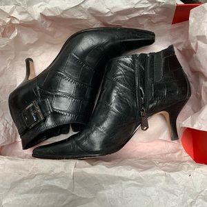 Doald Pliner Black Ankle Booties